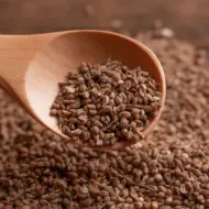 Possui ação calmante e anti-inflamatória. Ajuda a relaxar músculos tensos e diminuir a sensação de dor no corpo.